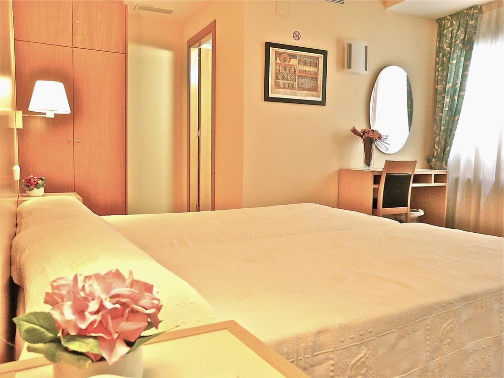 Hotel Nice ลาเซวดูร์เชย์ ภายนอก รูปภาพ