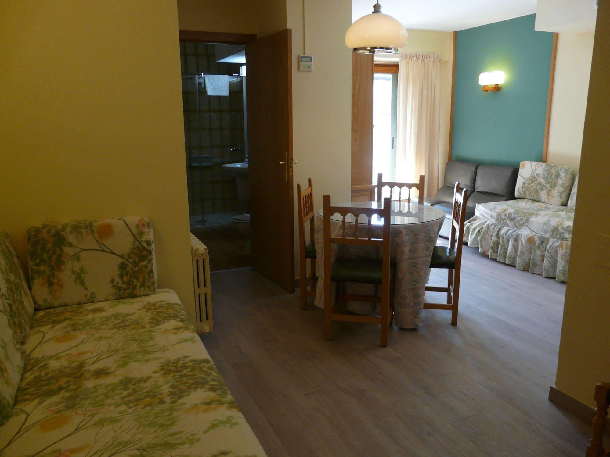 Hotel Nice ลาเซวดูร์เชย์ ภายนอก รูปภาพ