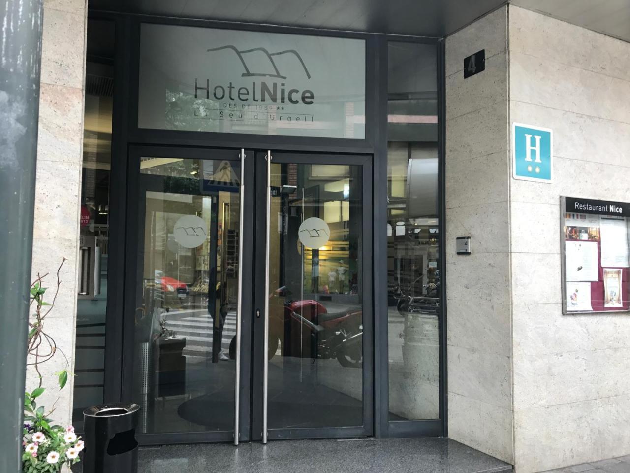 Hotel Nice ลาเซวดูร์เชย์ ภายนอก รูปภาพ